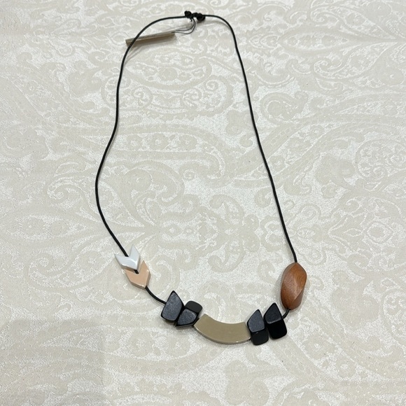 NWT decouture wood & resin necklace - Picture 6 of 8
